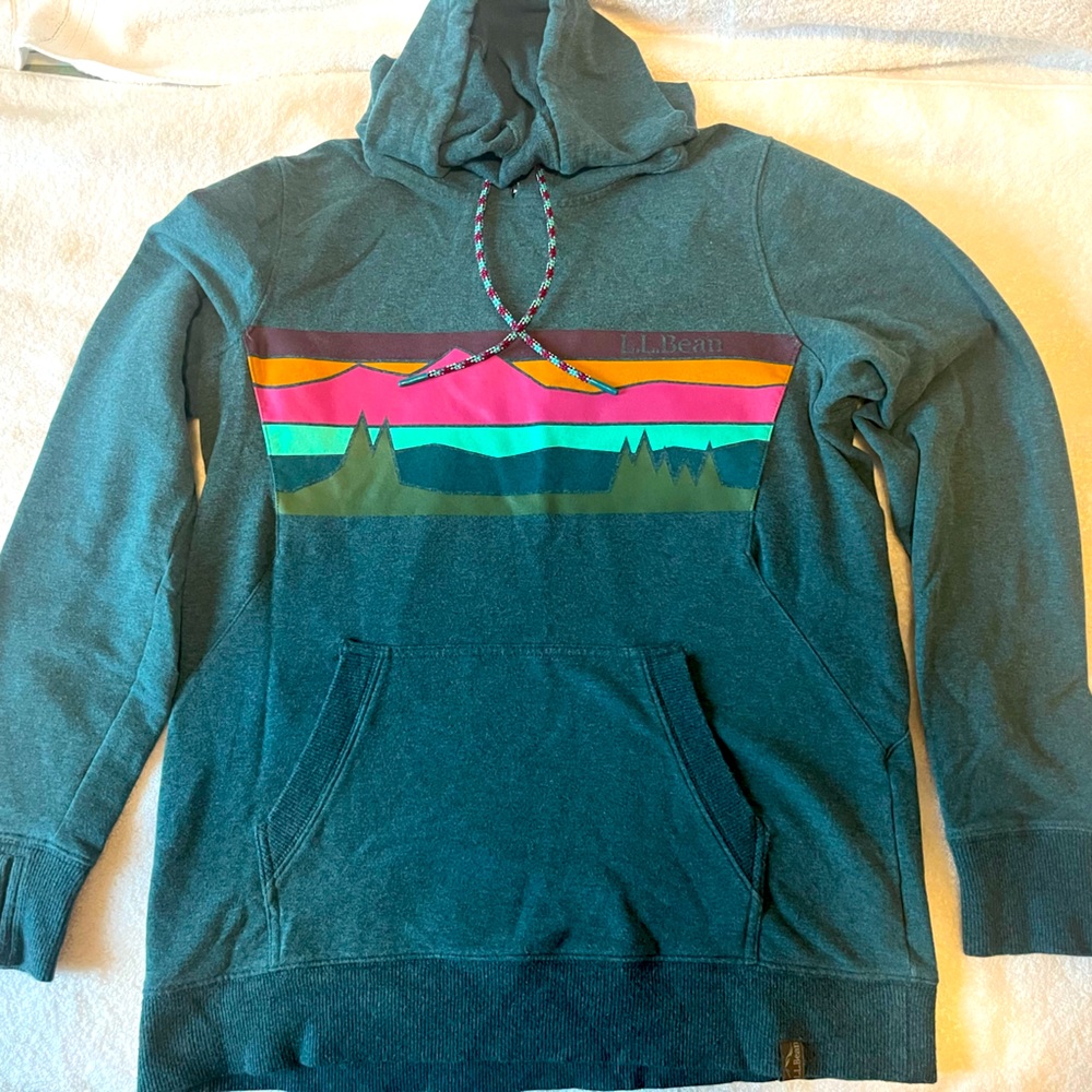 LL.bean sweatshirt with hoodie